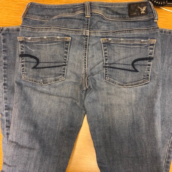 Lighter Washed AE Jeans - Picture 4 of 4